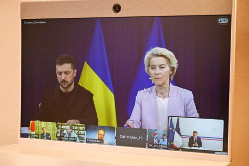 Von der Leyen: "L'Ucraina deve essere un porcospino d'acciaio"