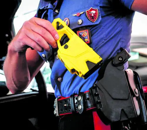 Fermato con un taser: muore sull’ambulanza