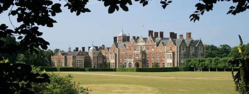 "Un esorcismo a Palazzo". La strana storia di Elisabetta e dei fantasmi a Sandringham