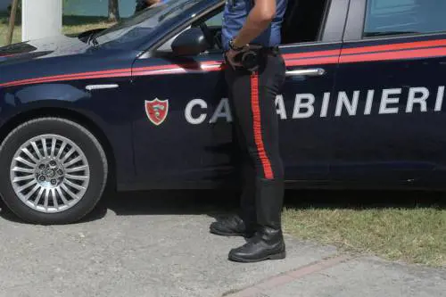 Violentata e rapinata mentre porta a passeggio il cane: è caccia all'aggressore della 60enne