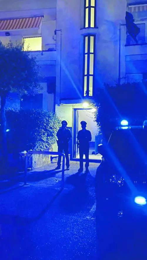 Ispettore di Polizia ucciso in casa: fermato il figlio della compagna