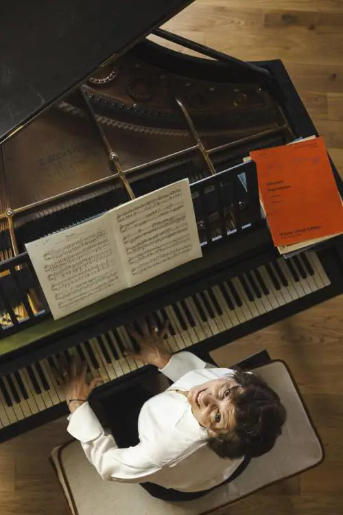 Lorenza Salamon, gallerista in trasferta per il pianoforte