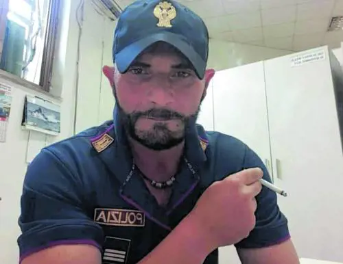 Melito, l'ispettore accoltellato per colpa di un pappagallo