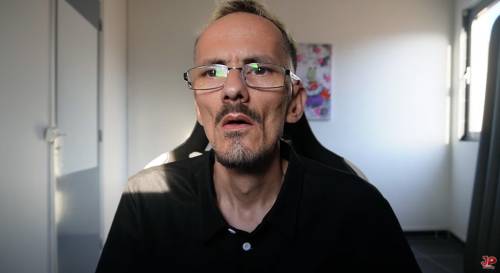 Quando l'orrore corre online: lo streamer muore in diretta dopo una maratona di violenze