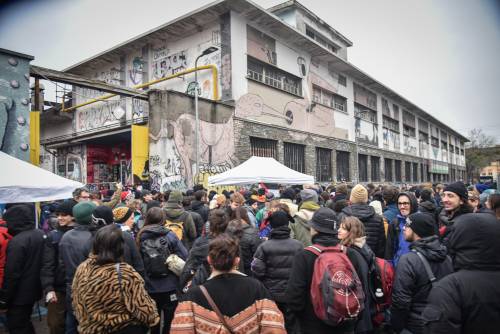 Leoncavallo, la sinistra forcaiola sta con chi okkupa