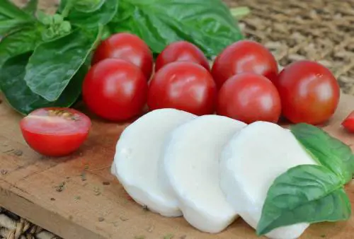 Mozzarelle ritirate dai supermercati per presenza di metallo: ecco i cinque lotti segnalati