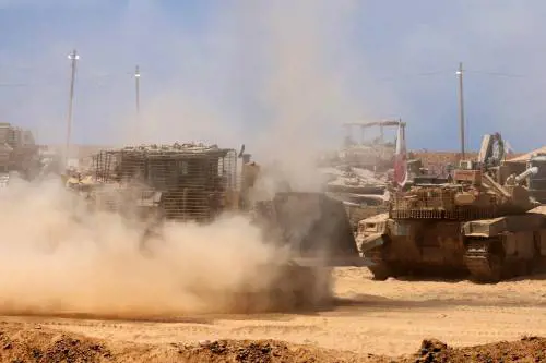 Via all'occupazione di Gaza City. "Sarà nostra con o senza accordi"