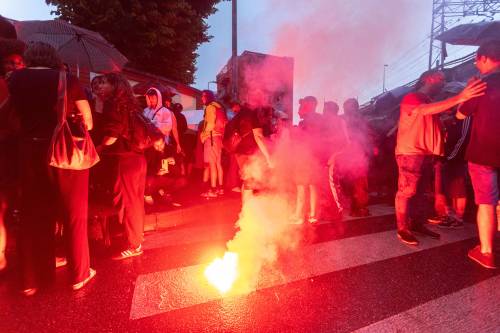 Il Leoncavallo convoca la piazza e prepara le barricate. Pericolo scontri come nel '94
