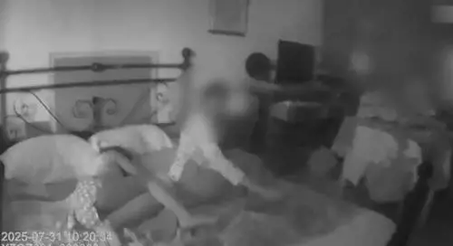 Intervengono per salvare 12 cani, poi la scoperta choc: in che condizioni erano i cinque bambini