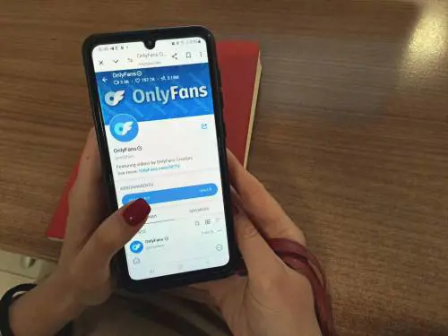 OnlyFans, fabbrica "hot" di miliardi: dividendi d’oro e boom di utenti