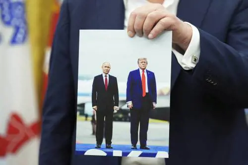 Trump: "Non contento delle trattative, vedremo di chi sarà la colpa e quali decisioni prendere". Putin: "Mosca sta facendo di tutto per fermare la guerra"