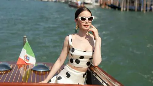 La morte durante le riprese a Venezia. Stop a Emily in Paris: ecco cosa è successo