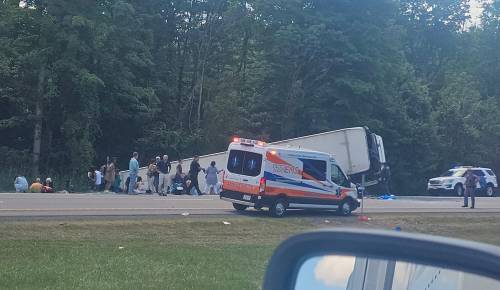Autobus turistico si ribalta a New York: tra le cinque vittime anche un neonato