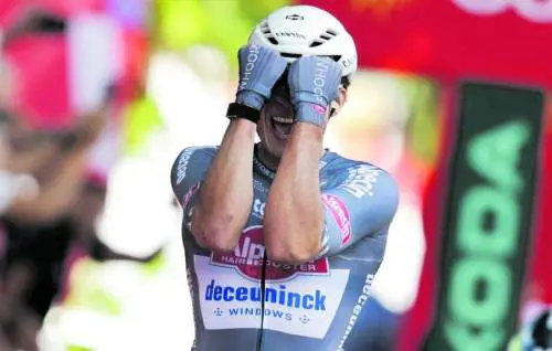 A Novara subito il guizzo di Philipsen. Ora il belga non fa più disastri in volata