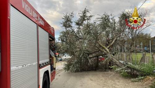 Nubifragio a Rimini, treno fatto evacuare. Il maltempo sferza la Romagna