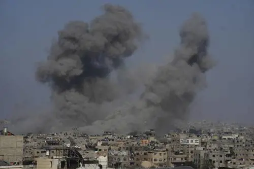 La morsa d'Israele su Gaza City. Pronto l'attacco anche dal mare