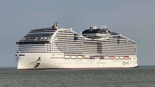 Avaria per una nave di Msc Crociere: bloccate a bordo oltre 8mila persone