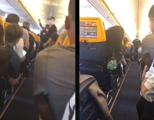 Paura su un volo Ryanair, passeggera tenta di aprire un portellone: aereo costretto a fare un atterraggio d'emergenza