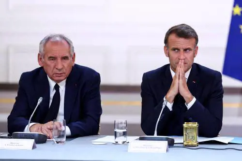 La sfiducia, la mozione contro Macron e tagli da 44 miliardi: perché la Francia rischia il caos