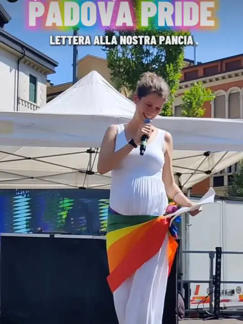 "Si nasce maschi o femmine". La replica della Lega ai fiocchi arcobaleno per la nascita di un bimbo