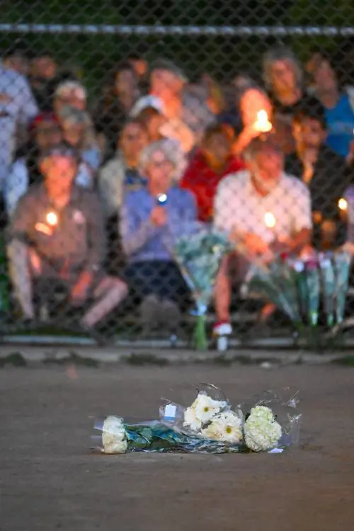Spari alla scuola cattolica: uccisi 2 bimbi