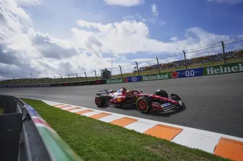 La F1 riparte da dove si era fermata: con le due Ferrari in difficoltà