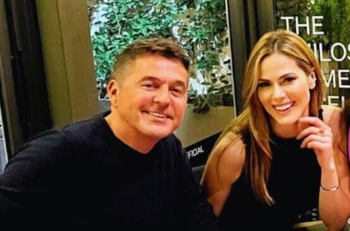 Striscia, la gravidanza, il burrascoso addio: la storia d'amore tra Teo Mammucari e Thais Souza Wiggers