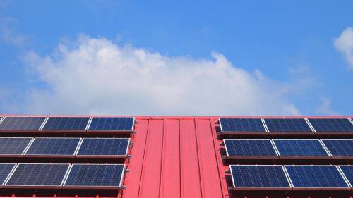 Pannelli fotovoltaici sul tetto condominiale: le regole da seguire
