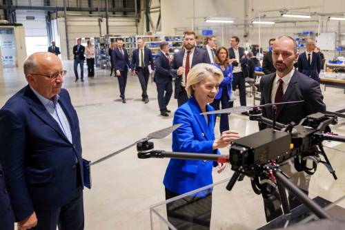 Pressing Ue su Putin. Macron: "Se lunedì non ci sarà un'intesa, Trump preso in giro"