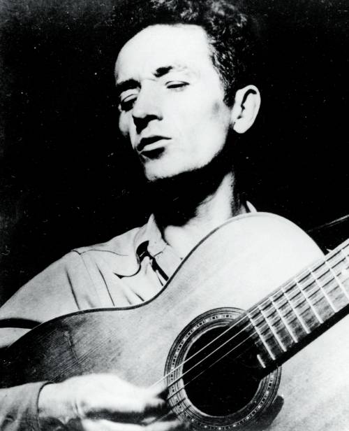 Il tesoro nascosto di Woody Guthrie, padre dei cantautori senza finzioni