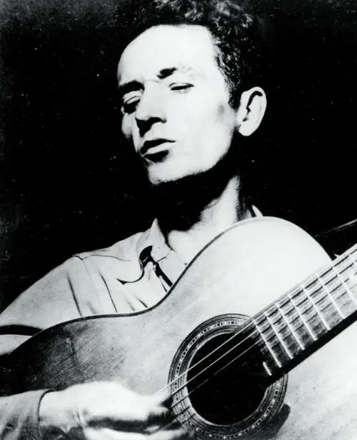 Il tesoro nascosto  di Woody Guthrie, padre dei cantautori senza finzioni