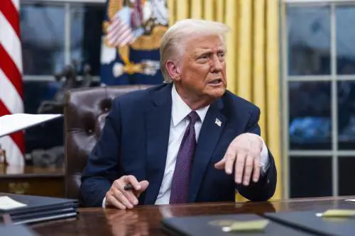 Trump in silenzio e isolato. Il summit a due si allontana. E scade l'ultimatum allo Zar