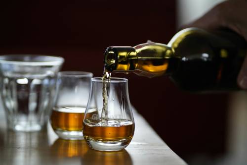 America divisa dal whiskey. "I canadesi ci boicottano"