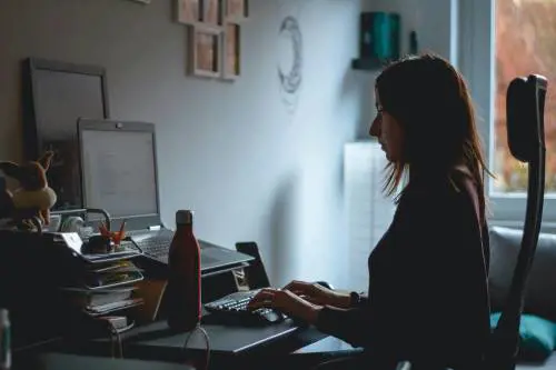 Molestie, minacce e persecutori seriali. Se vendere diventa un incubo in rosa