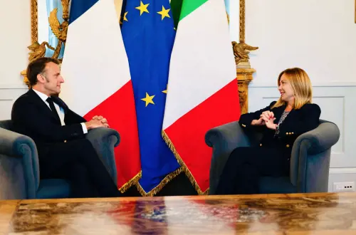 Meglio tardi che mai. Obbligati dagli eventi