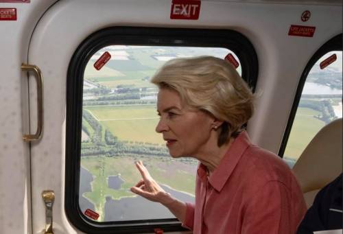 Interferenze Gps dei russi, l’aereo di von der Leyen costretto ad atterrare. Il capo dell'esercito tedesco: "Colpito anche io"