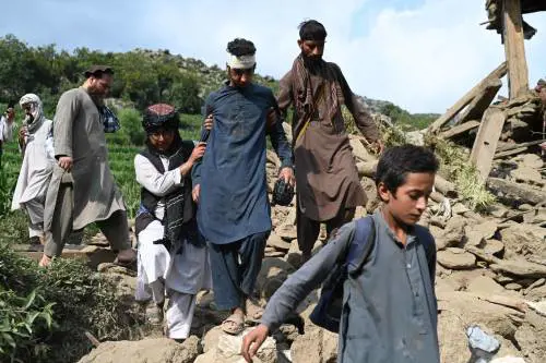 Sisma in Afghanistan: almeno 800 morti. I talebani supplicano il mondo: "Aiutateci"