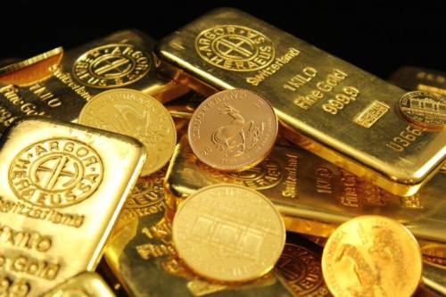 Record per l'oro che corre insieme alle Borse. Ecco cosa spinge verso i lingotti