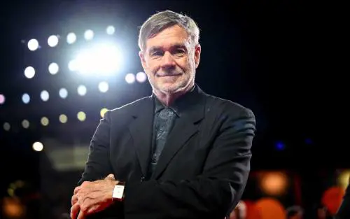 Ironia, mutui e pistole. Gus Van Sant torna per accusare le banche