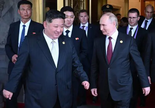 Bilaterale Putin-Kim a Pechino: "Uniti contro il nazismo moderno". Trump: "Cospirate contro gli Usa"
