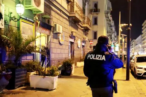 Napoli, lite familiare finisce in tragedia: moglie uccide il marito. Arrestata