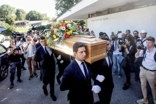 L'"ultima diretta" di Fede. L'addio con i suoi amici