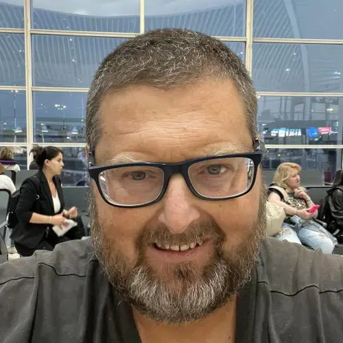 Botta e risposta fra Adinolfi e Tina Cipollari: ecco cos'è successo