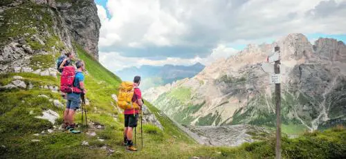 Ora il foliage dipinge il paesaggio. Gite e relax sui laghi d'autunno