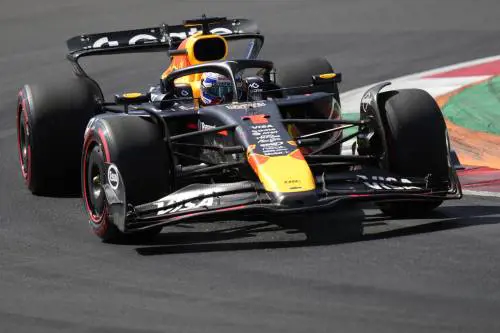 F1, Verstappen ancora re di Monza: a lui la pole davanti alle McLaren e alle Ferrari