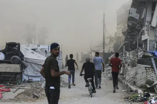 Bombe sui palazzi di Hamas. Gaza City, l'attacco è pronto