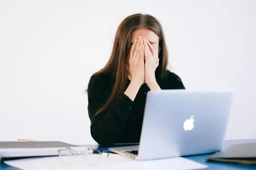 Ansia da rientro al lavoro dopo le ferie: i consigli dello psicologo