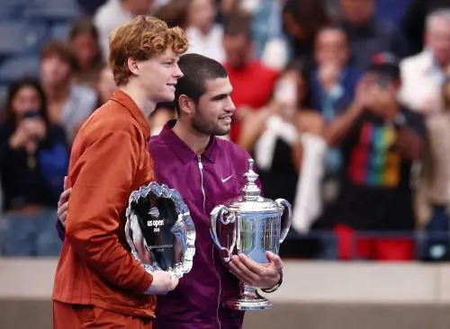 Un Alcaraz perfetto trionfa agli Us Open. Jannik disarmato si deve inchinare