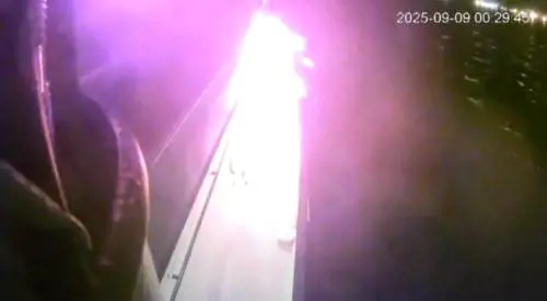 "Colpiti da un drone", "Falso". La Flotilla di Greta in fiamme: è giallo