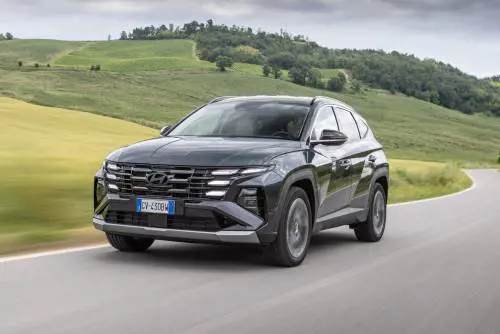 Hyundai Tucson, il C-SUV sempre sulla cresta dell'onda: motorizzazioni e prezzo